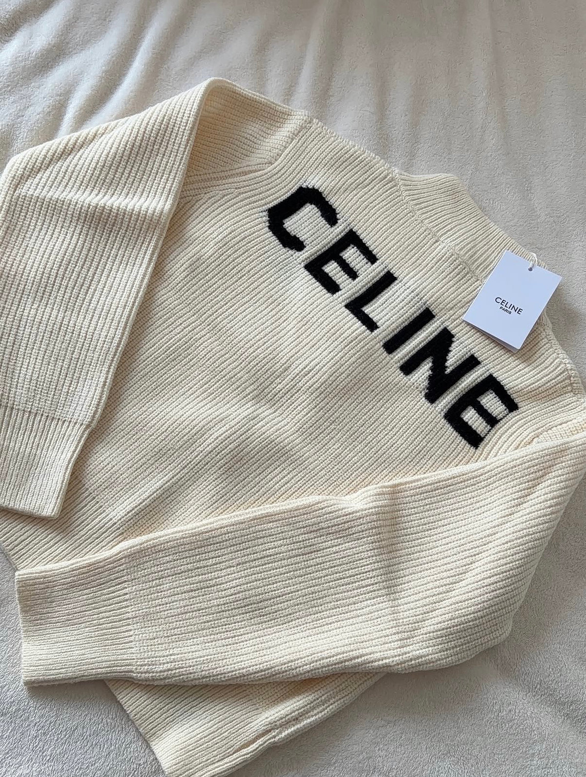 Pull Céline